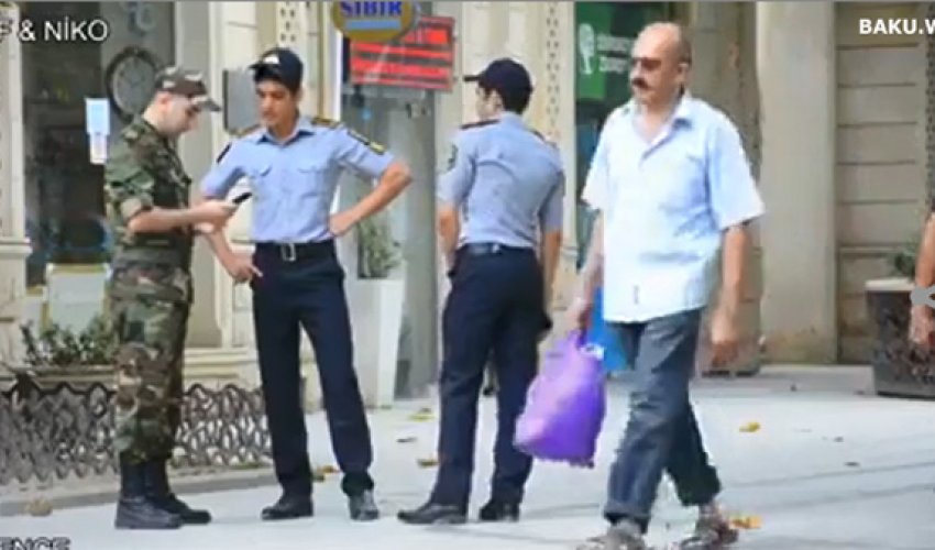 Azərbaycan polisi son pulunu əsgərə verdi - VİDEO Azərbaycan polisi son pulunu əsgərə verdi - VİDEO