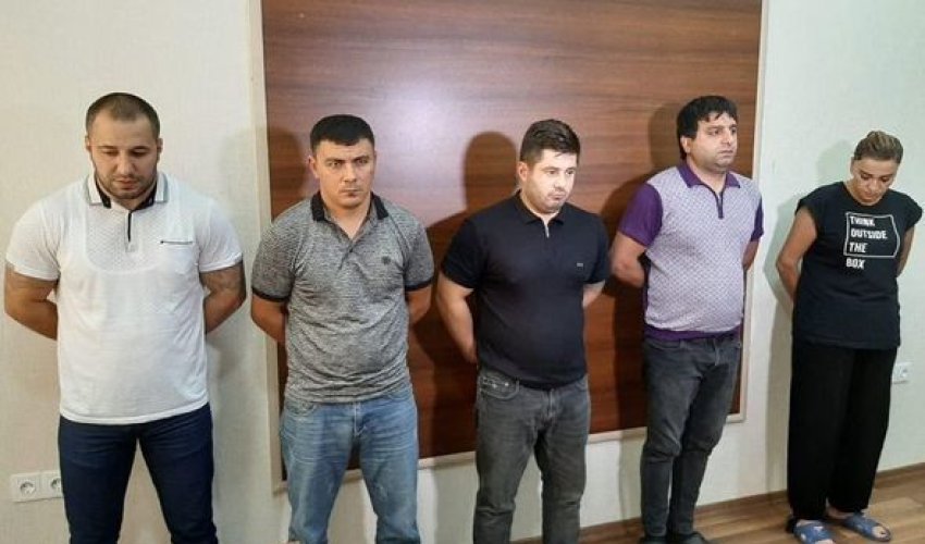 Bakıda adam oğurlayıb işgəncə verən dəstənin üzvləri belə ələ keçdi - VİDEO Bakıda adam oğurlayıb işgəncə verən dəstənin üzvləri belə ələ keçdi - VİDEO