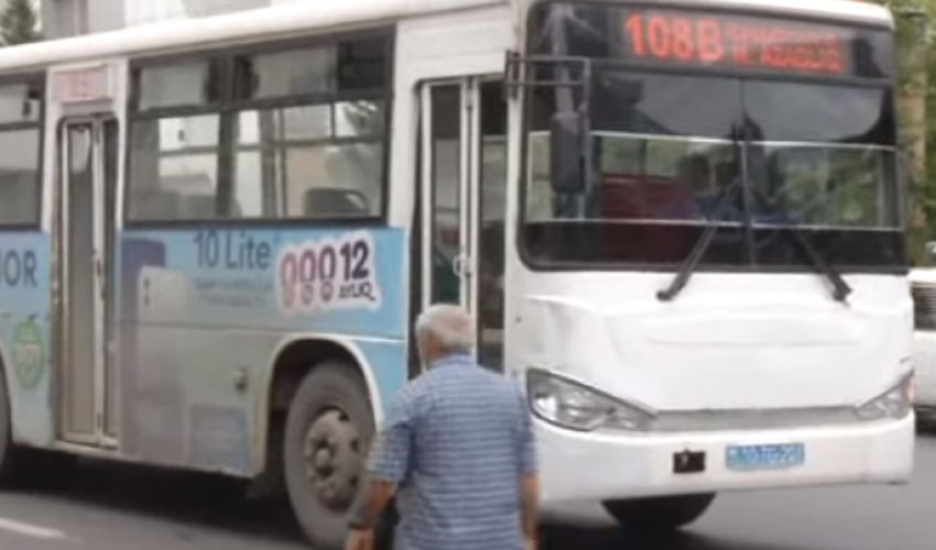 Bakıda bu avtobusların oturacaqları çıxarılıb - VİDEO Bakıda bu avtobusların oturacaqları çıxarılıb - VİDEO