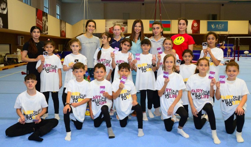 World champion gymnast meets children with disabilities in Baku (PHOTO)