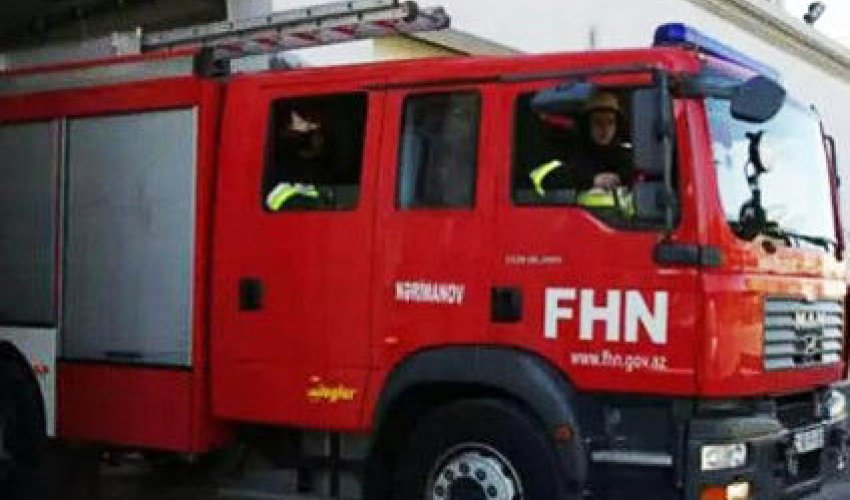Bakıda çoxmərtəbəli binada yanğın Bakıda çoxmərtəbəli binada yanğın