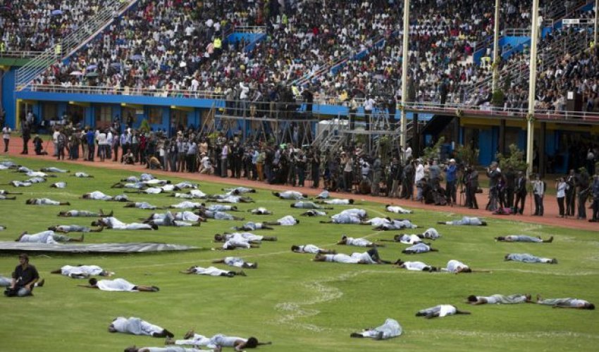 SON DƏQİQƏ: Stadionda İZDİHAM: Onlarla ölü, yüzlərlə yaralı var - FOTOLAR