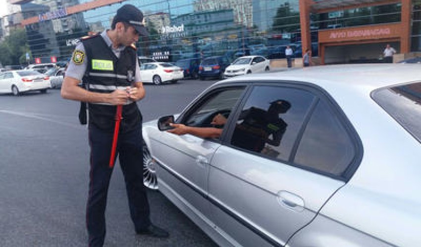 В Баку продолжаются профилактические меры пеших нарядов дорожной полиции В Баку продолжаются профилактические меры пеших нарядов дорожной полиции