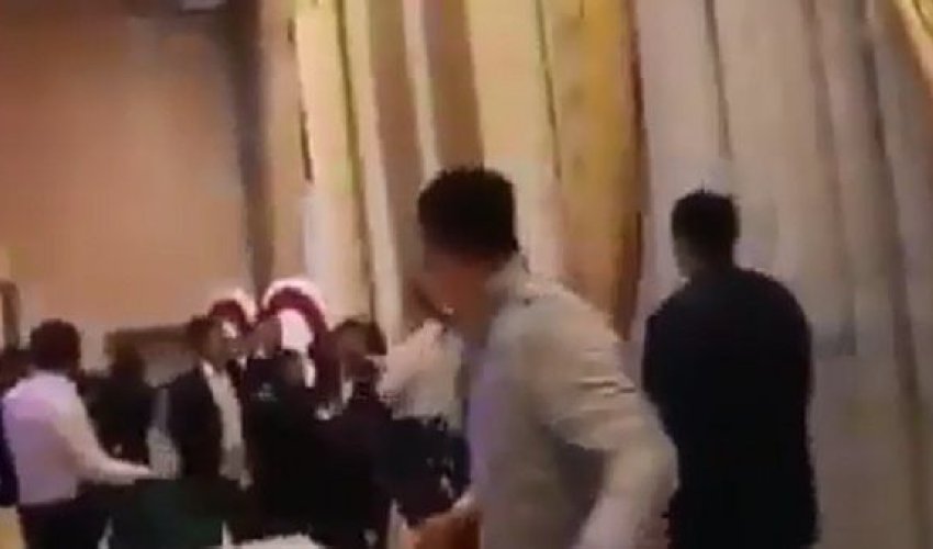 Azərbaycanlı müğənnilər toyda vəhşicəsinə döyüldü: Azərbaycanlı müğənnilər toyda vəhşicəsinə döyüldü: