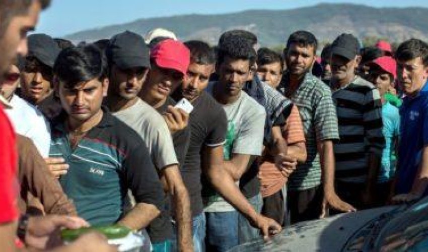 France rescues 9 migrants trying to reach Britain France rescues 9 migrants trying to reach Britain
