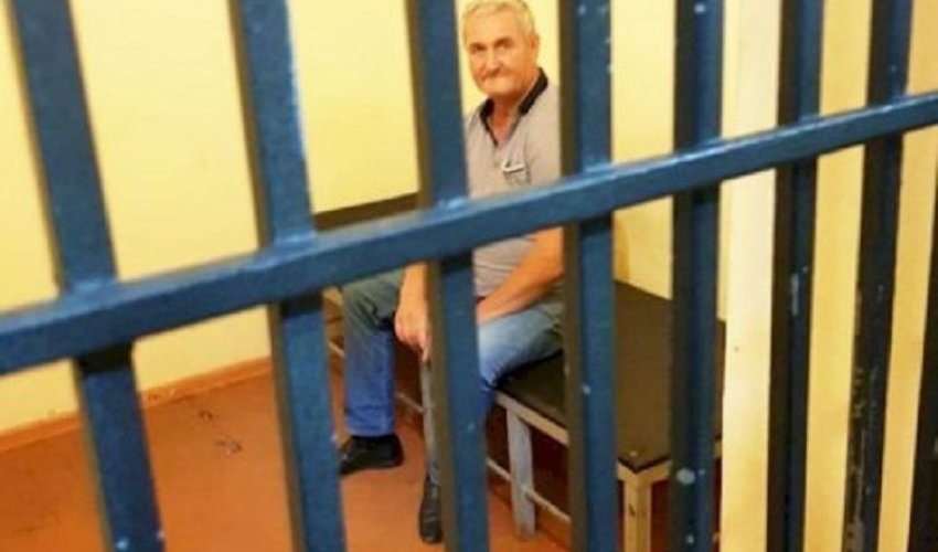 Yol polisini təhqir edən sürücüyə həbs cəzası verilib 
