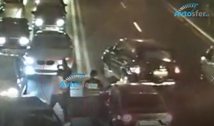 Bakıda daha bir sürücü yol polisinə hücum etdi - ANBAAN VİDEO Bakıda daha bir sürücü yol polisinə hücum etdi - ANBAAN VİDEO