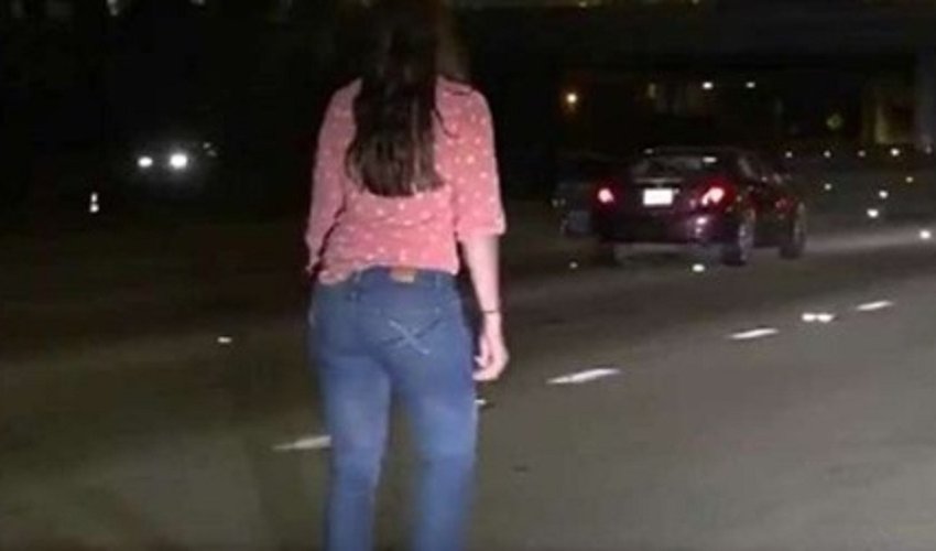 Bakıda içkili qadın yola uzanaraq, yatıb - VİDEO Bakıda içkili qadın yola uzanaraq, yatıb - VİDEO