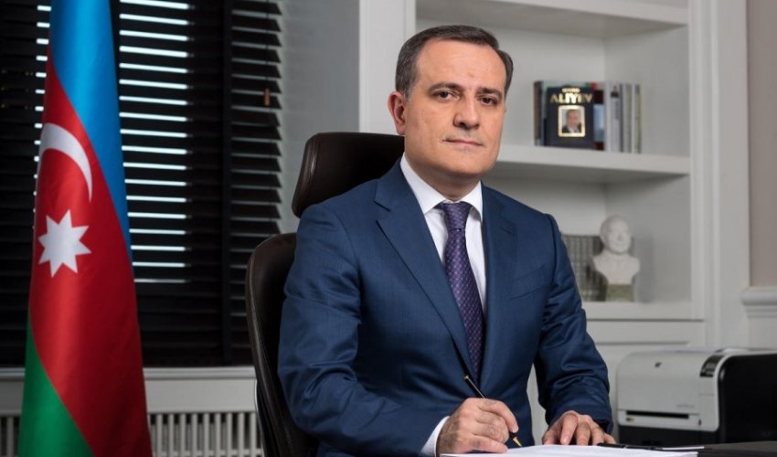 Təhsil naziri müəllimləri təbrik etdi