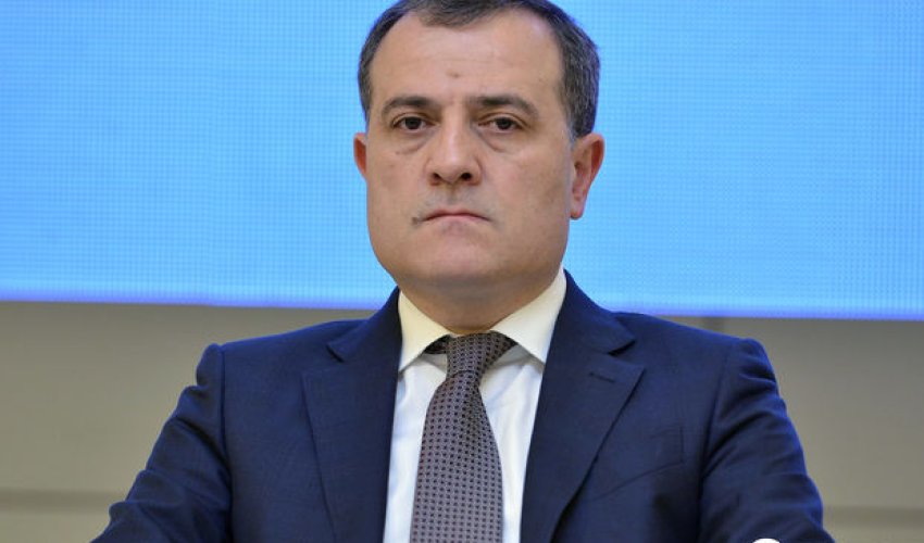 Nazir müəllimlərdən pul yığan direktoru işdən çıxardı - VİDEO