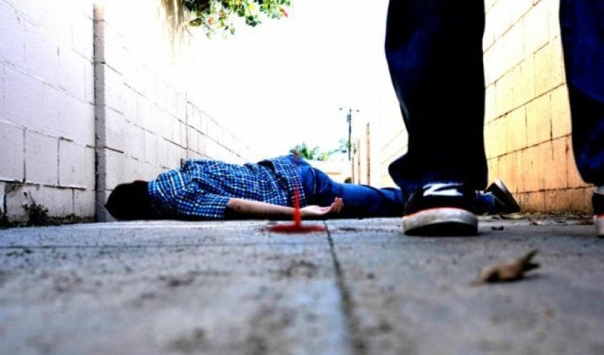 Bakıda atasının gözü önündə öldürülən qadının - VİDEOSU Bakıda atasının gözü önündə öldürülən qadının - VİDEOSU