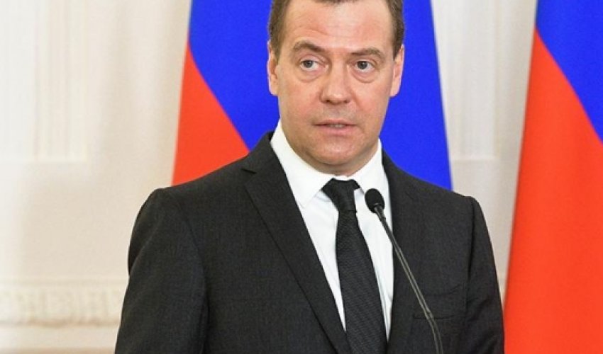 Медведев поздравил Али Асадова