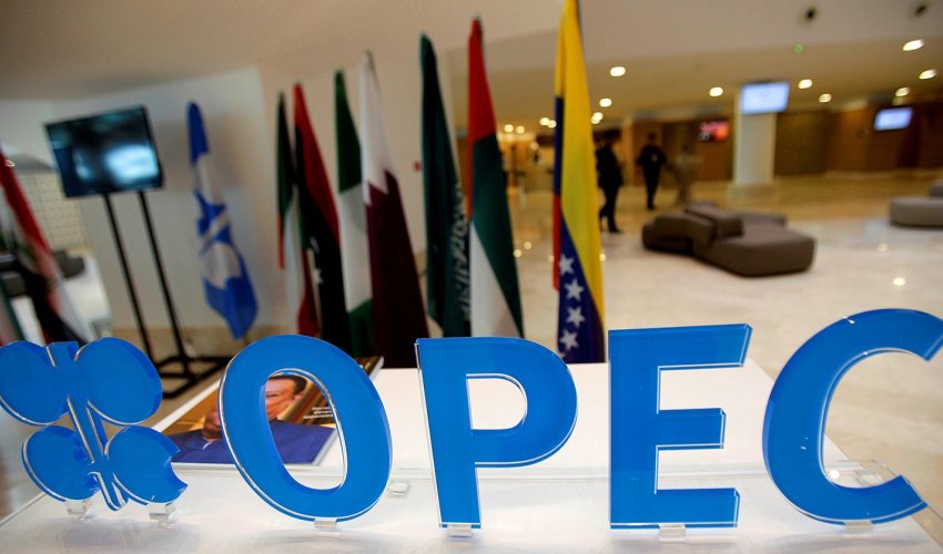 ОПЕК в сентябре сократила нефтедобычу на 1,3 млн б/с ОПЕК в сентябре сократила нефтедобычу на 1,3 млн б/с