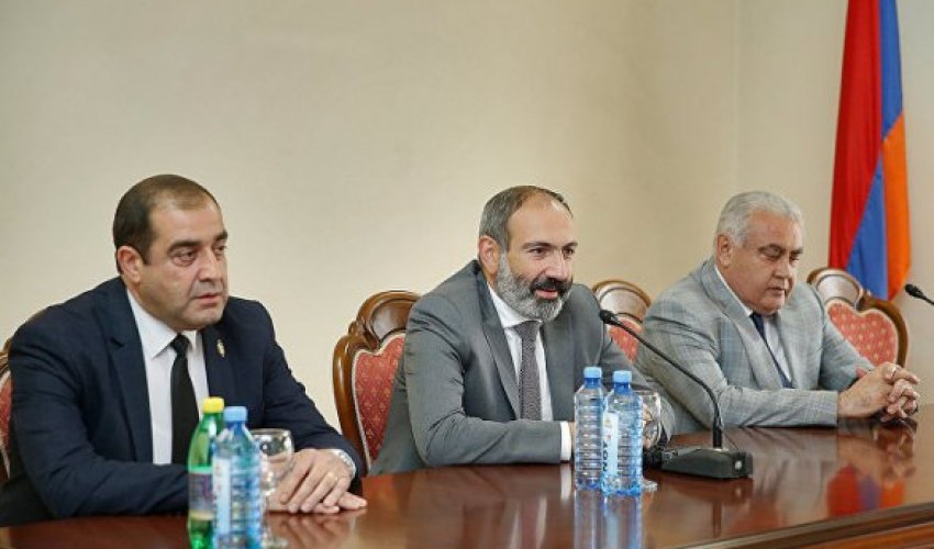 Пашинян уволил главу охраны за отказ давать показания против Кочаряна