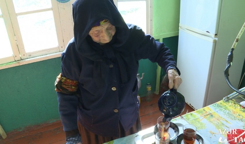 105 yaşlı ana, 70 yaşlı gəlin, 80 yaşlı oğul - uzunömürlü ailənin sirri - VİDEO