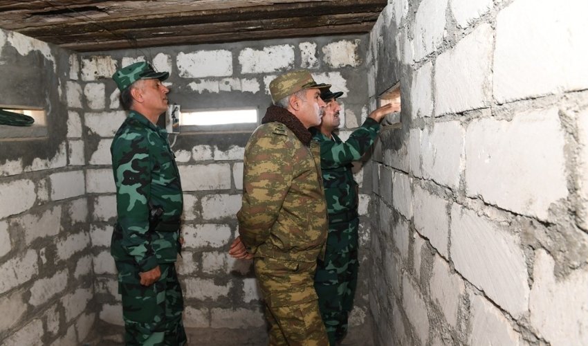 Эльчин Гулиев и Ханлар Велиев посетили воинские части на госгранице с Арменией Эльчин Гулиев и Ханлар Велиев посетили воинские части на госгранице с Арменией