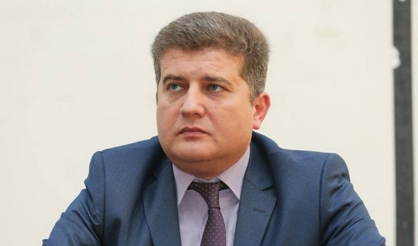 Эркин Гадирли обвинил подавшего в отставку из ReAl-а Азера Гасымлы Эркин Гадирли обвинил подавшего в отставку из ReAl-а Азера Гасымлы