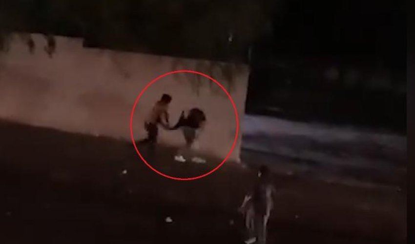 Bakıda küçədə gənc qıza hücum edənləri görün nə hala saldılar – REAL VİDEO Bakıda küçədə gənc qıza hücum edənləri görün nə hala saldılar – REAL VİDEO