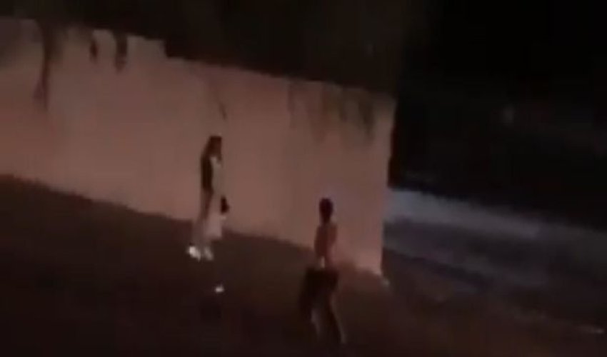 Bakıda vətəndaşlara hücum edən yarıçılpaq kişi tutuldu - VİDEO Bakıda vətəndaşlara hücum edən yarıçılpaq kişi tutuldu - VİDEO
