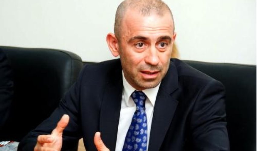 Vahid Mustafayev bu nazirliyə 50 min manatlıq qiymətli saatlar SATDI