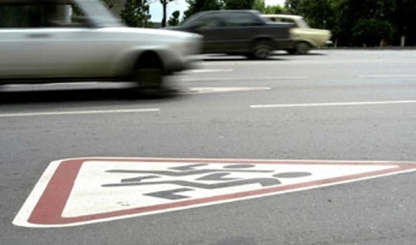 Bakıda “Mercedes” yolu keçən piyadanı vurub öldürdü