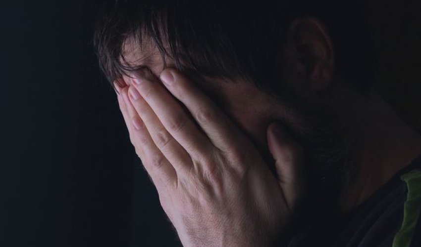 Azərbaycanda kişi ölümlə hədələndi, sonra körpəsi müəmmalı şəkildə öldü Azərbaycanda kişi ölümlə hədələndi, sonra körpəsi müəmmalı şəkildə öldü