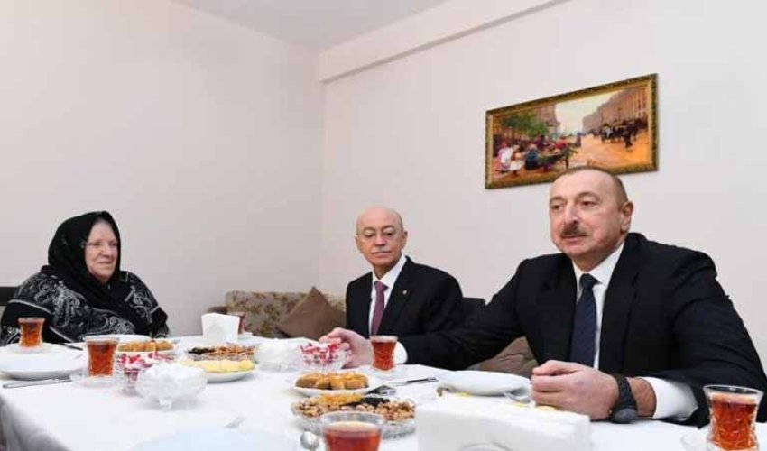 Prezident Şamaxıda zəlzələdən ziyan çəkənlər üçün tikilmiş yeni binada olub (FOTOLAR)