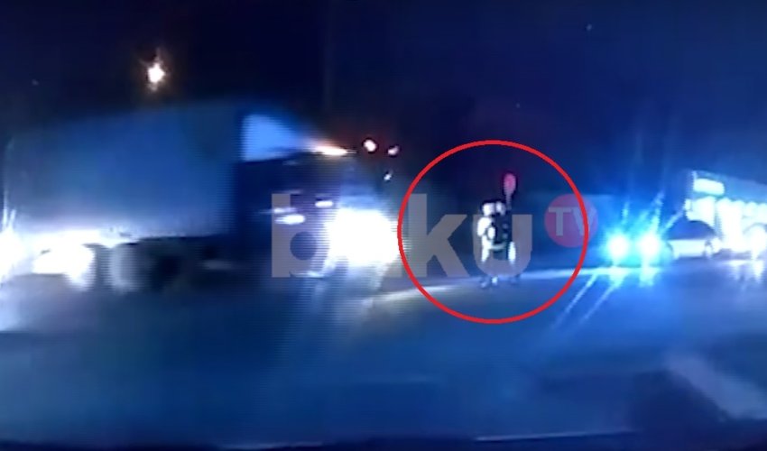 Bakıda iki tələbənin öldüyü dəhşətli qəzanın görüntüsü - ANBAAN VİDEO Bakıda iki tələbənin öldüyü dəhşətli qəzanın görüntüsü - ANBAAN VİDEO
