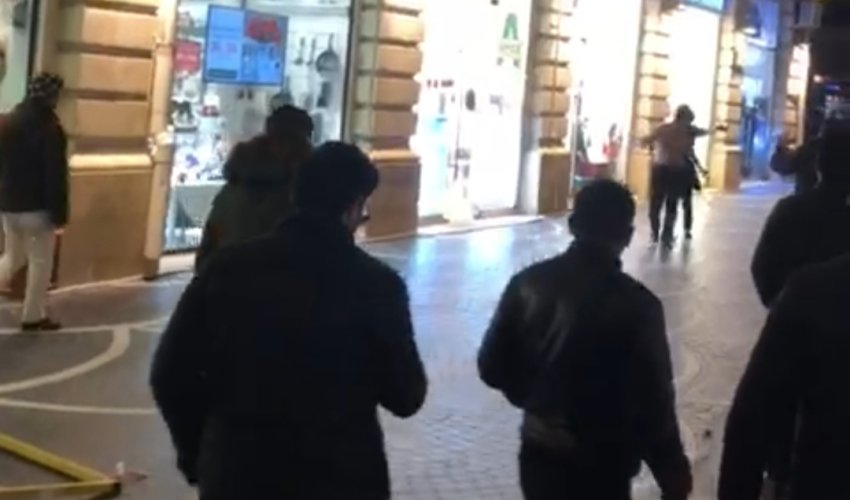 “Tarqovı”da həyəcanlı anlar: Köynəyini çıxarıb, bıçaqla hücum etdi - VİDEO “Tarqovı”da həyəcanlı anlar: Köynəyini çıxarıb, bıçaqla hücum etdi - VİDEO
