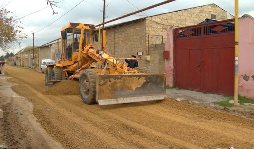 Dövlət başçısının sərəncamlarına əsasən 17 qəsəbənin daxili yolları təmir edilir - FOTOLAR