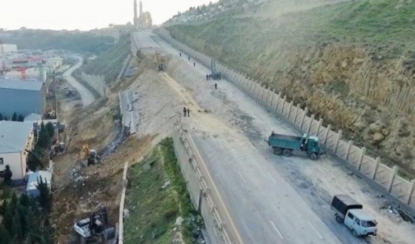 Восстановлено движение на дороге в Биби-Эйбат