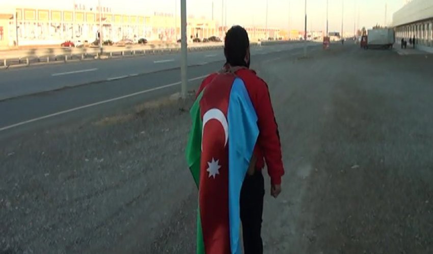 Şəmkirdən Bakıya piyada gəlir - FOTOLAR