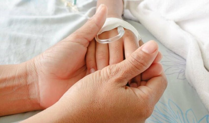 Yüksək hərarətlə gələn xəstəlik – İki həftədə 10 uşaq öldü