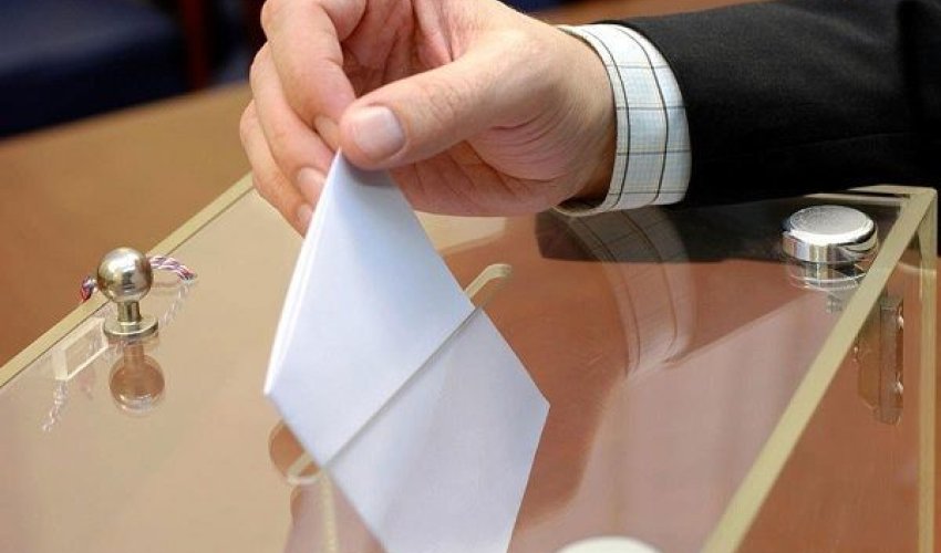 İki icra başçısının seçki oyunbazlığı: Şəxsiyyət vəsiqələri toplanır