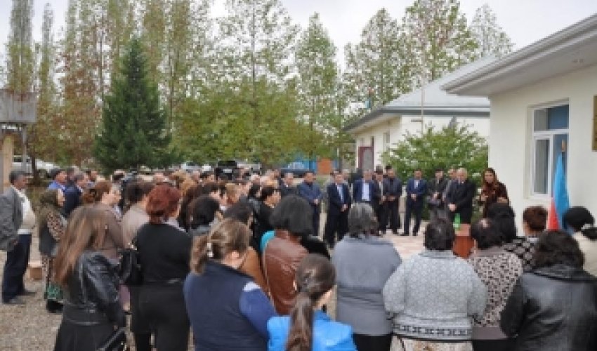Şəhid oğlu seçicilərlə görüşə gələn millət vəkilini rüsvay etdi - VİDEO 