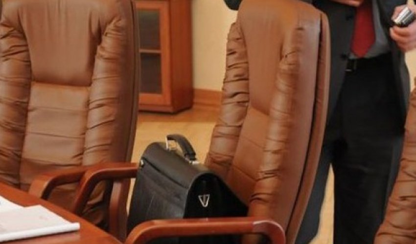 Bakıda yüksək vəzifəli şəxs saxlanıldı Bakıda yüksək vəzifəli şəxs saxlanıldı
