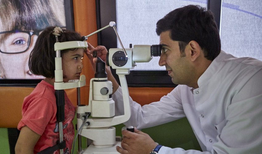 “Мобильная Глазная Клиника” Azercell оказала помощь более 900 человек