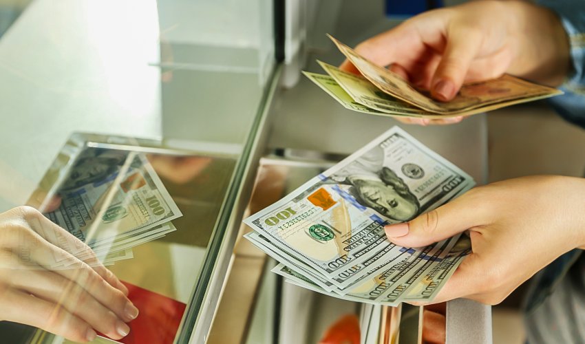 Dolları olanlar DİQQƏT: Sabahın məzənnəsi açıqlandı