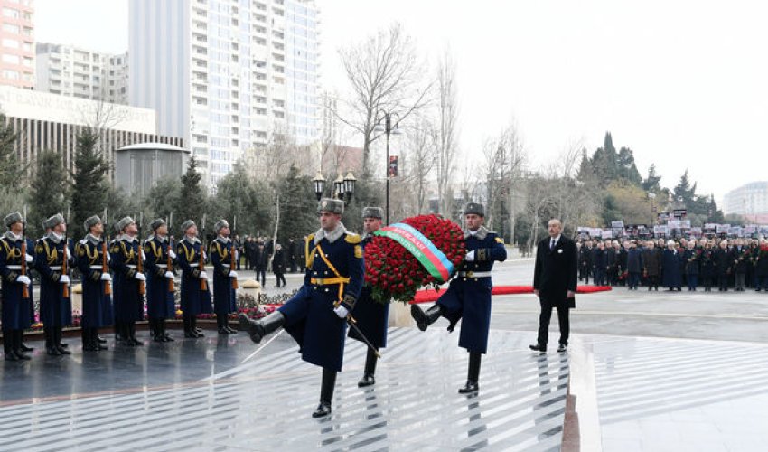 İlham Əliyev və Mehriban Əliyeva “Ana harayı” abidəsini ziyarət edib İlham Əliyev və Mehriban Əliyeva “Ana harayı” abidəsini ziyarət edib