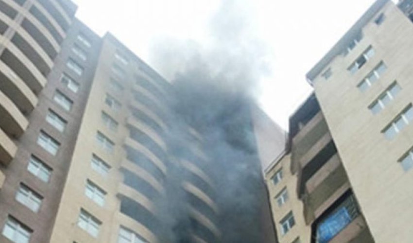 Bakıda çoxmərtəbəli binada yanğın - 14 nəfər təxliyə edildi