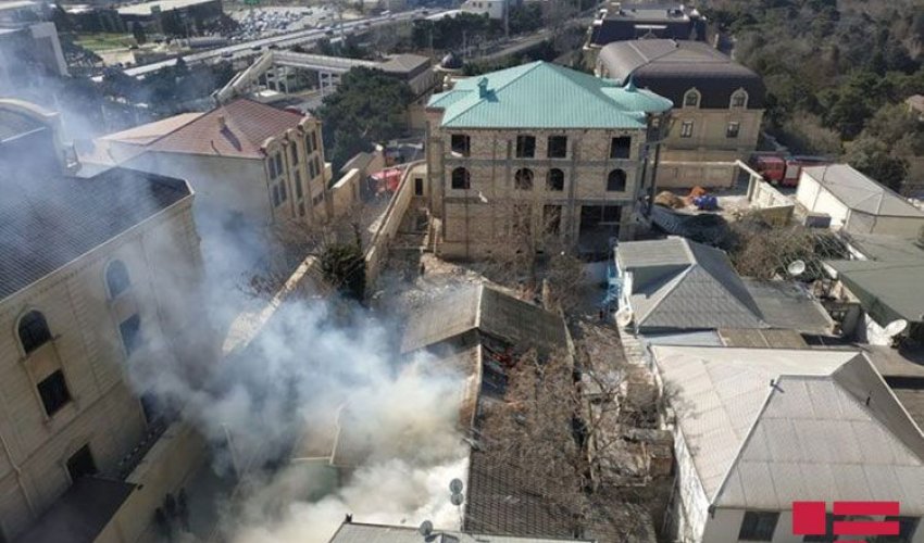 Nərimanovda həyət evlərində yanğın başlayıb - FOTO