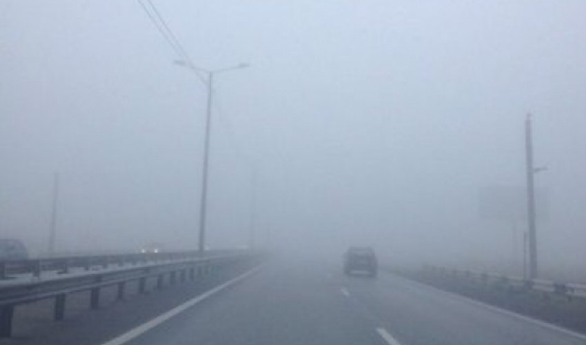 Сильный туман в Баку: снижена скорость движения Сильный туман в Баку: снижена скорость движения