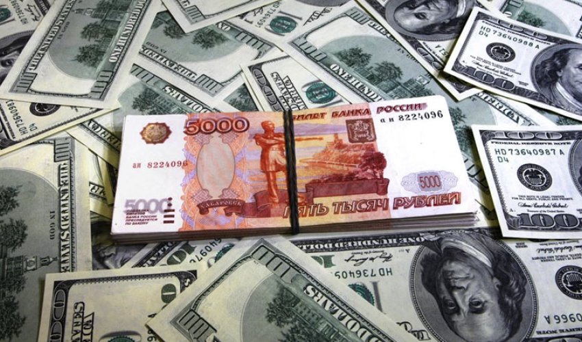 Rubl sürətlə ucuzlaşır, dollar 72 rubla qalxdı Rubl sürətlə ucuzlaşır, dollar 72 rubla qalxdı