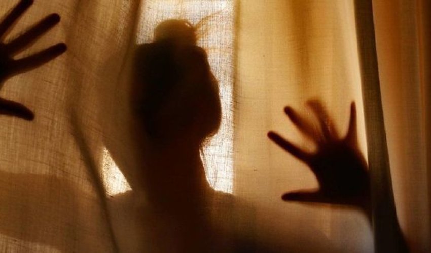 Bakıda biabçılıq: Yeniyetmə qızı heroinlə uyuşdurub zorladı Bakıda biabçılıq: Yeniyetmə qızı heroinlə uyuşdurub zorladı