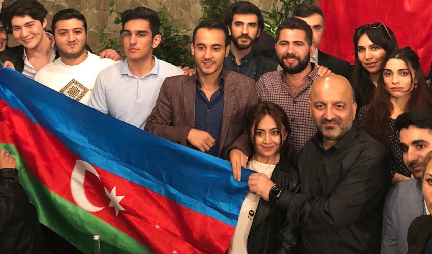 Tələbələr Mübariz Mənsimovun müdafiəsinə qalxdı