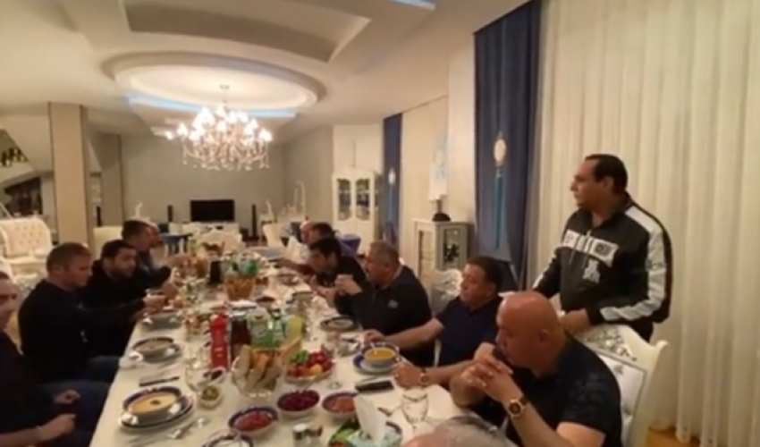 Manaf Ağayev məşhurlarla karantin rejimini pozdu - Video