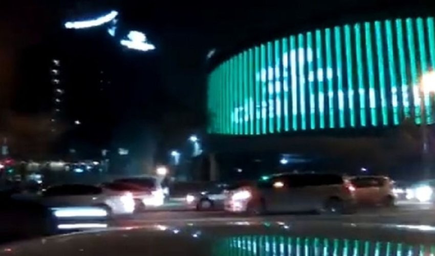 İrəvanda video-çəkiliş aparan azərbaycanlılar: İşləyə bilmirsiniz! (VİDEO) İrəvanda video-çəkiliş aparan azərbaycanlılar: İşləyə bilmirsiniz! (VİDEO)