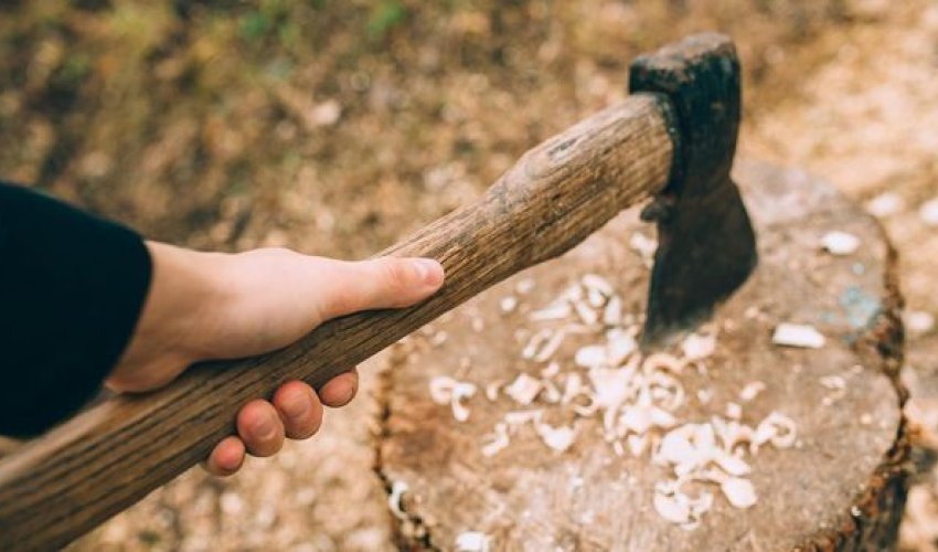 Azərbaycanda dəhşət: Kişi keçmiş arvadını baltaladı