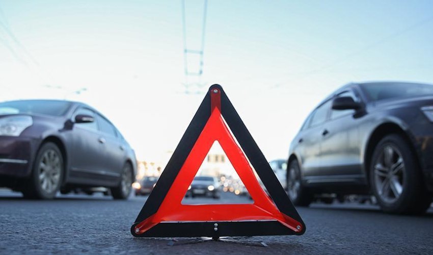 Yevlaxda yol qəzası olub, yaralananlar var Yevlaxda yol qəzası olub, yaralananlar var