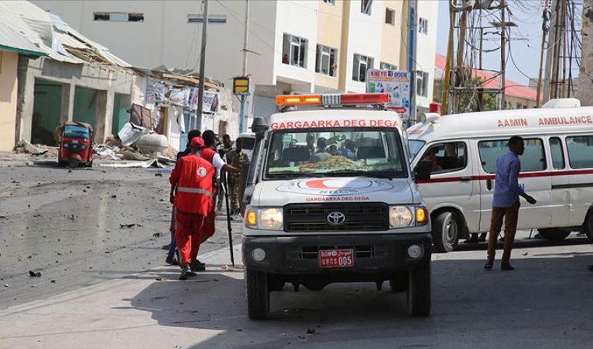 Marşruta bombalı hücum: 10 ölü, 13 yaralı Marşruta bombalı hücum: 10 ölü, 13 yaralı